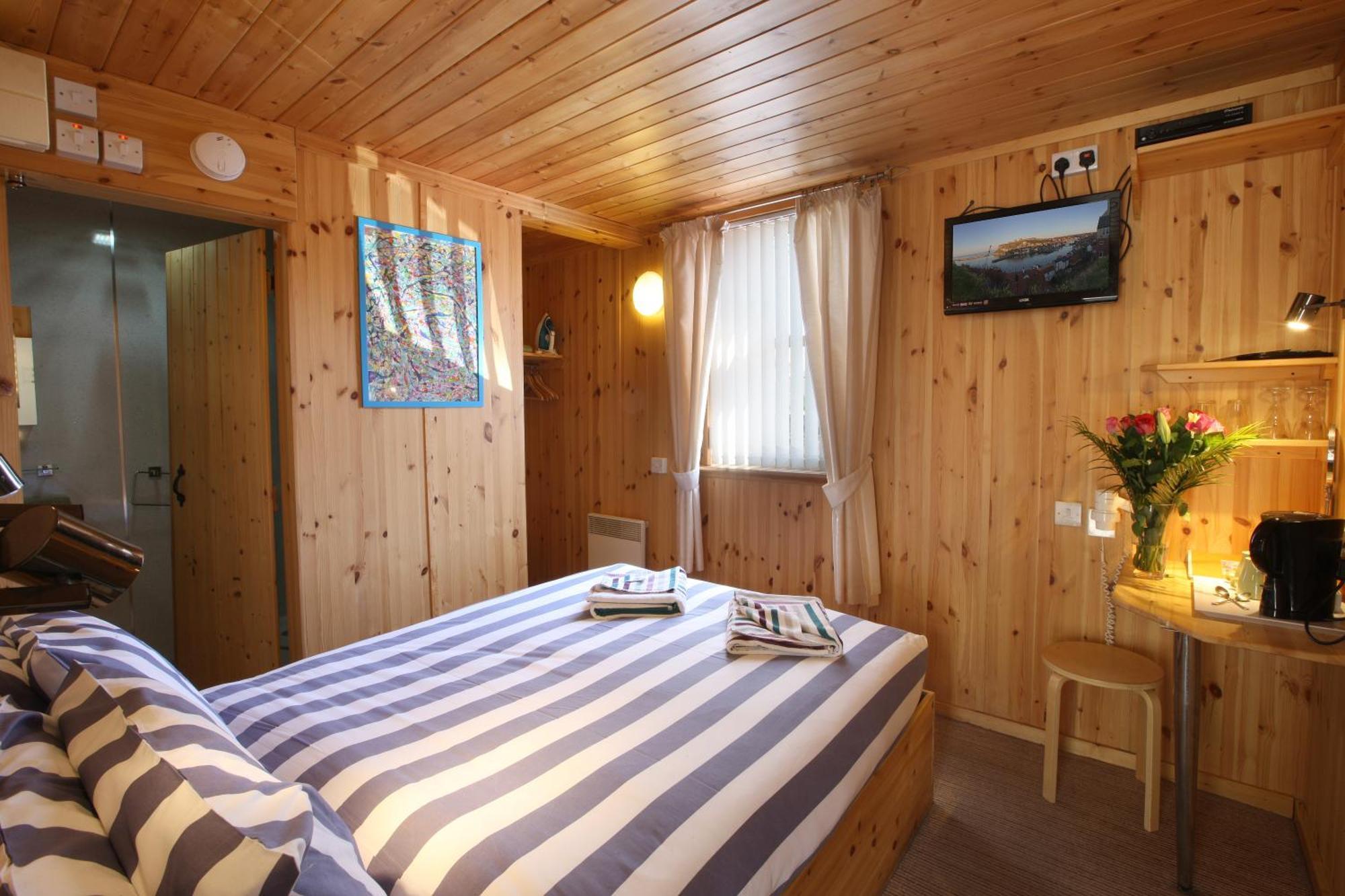 Discovery House Уитби Экстерьер фото