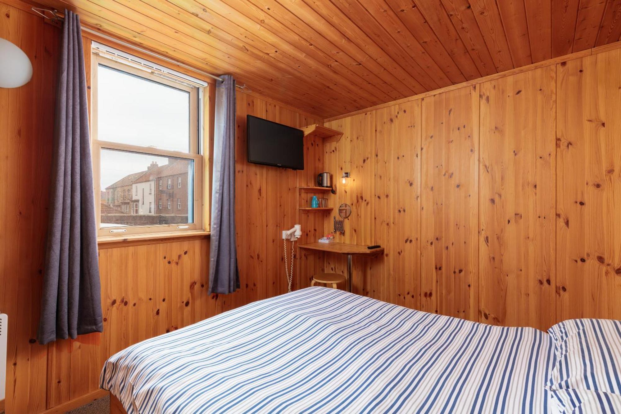 Discovery House Уитби Экстерьер фото
